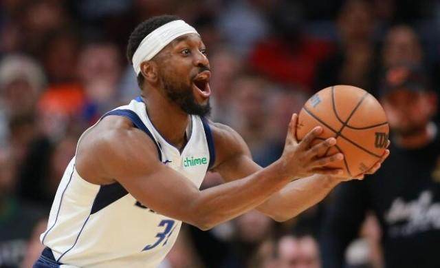 球队在他身 球队在他身